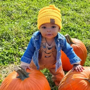 baby-with-pumpkin
